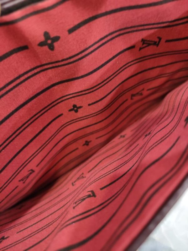 Louis Vuitton Pochette Metis - Image 4