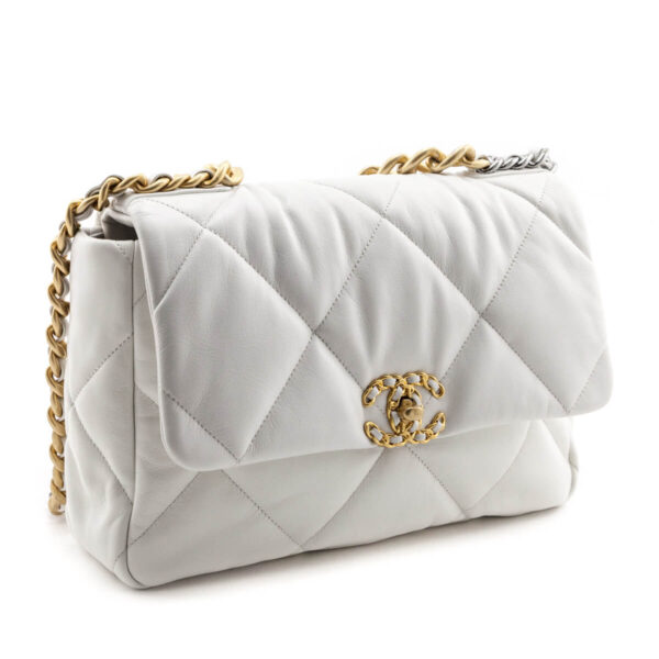 CHANEL 19 WHITE FLAP BAG - Image 2