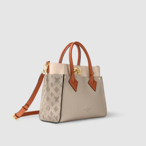 Alternative view of Louis Vuitton On My Side